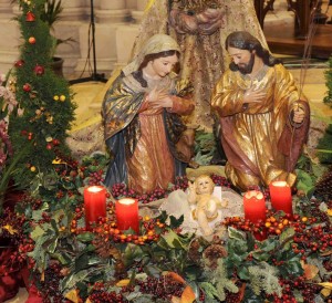 El árbol santo junto al Misterio en la Catedral de la Almudena (Madrid)