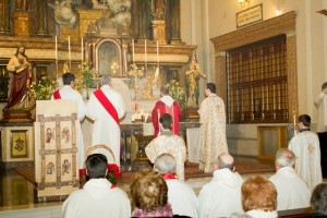 Cubriendo las ofrendas con el velo W