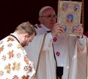 papa-santa-biblia-foto-afp_lrzima20130319_0030_11